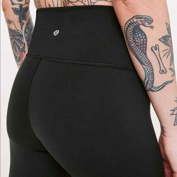 Lululemon Black Wunder Under Crop Size 4 - Picture 4 of 6